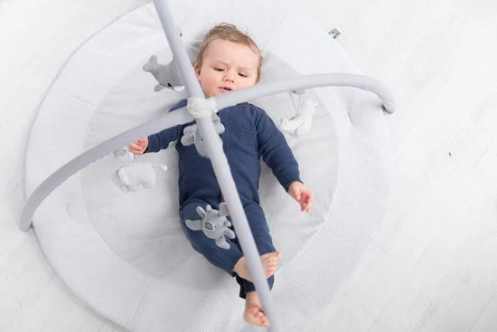Baby's Only Rond Baby Speelkleed Met Boog - Baby Gym - Playmat - Speelmat - Zilvergrijs/Grijs/Wit - 87 Cm - Gebreide Figuurtjes 3 Baby's Only Rond Baby Speelkleed Met Boog - Baby Gym - Playmat - Speelmat - Zilvergrijs/Grijs/Wit - 87 Cm - Gebreide Figuurtjes - Afbeelding 3