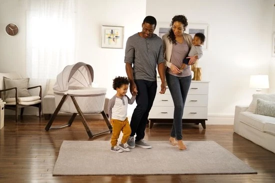 Bright Starts FoldAway Rocking Wood Bassinet - Carrington 4 Bright Starts FoldAway Rocking Wood Bassinet - Carrington - Afbeelding 4