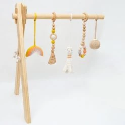 Louas Loua's Favorites Houten Babygym Naturel Met Gehaakte En Houten Speeltjes - Gehaakte - Babyspeelgoed - Baby Speelgoed 0 Jaar - Babygym Hout - Baby Gym - Flamingo - Baby Speelrek - Baby Rek -babygyms Winkel 550x550 2