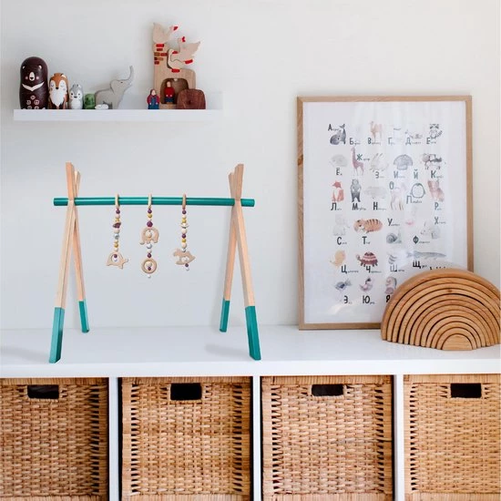 PRETTY PIP® Babygym Houten Baby Speelgoed Vanaf 0 Jaar - Kraamcadeau - Veilig - CE Gecertificeerd - Baby - Houten Speelgoed - Babyshower Cadeau - Beukenhout - Verschillende Kleuren- Zonder Hangers - Blauw Groen 2 PRETTY PIP® Babygym Houten Baby Speelgoed Vanaf 0 Jaar - Kraamcadeau - Veilig - CE Gecertificeerd - Baby - Houten Speelgoed - Babyshower Cadeau - Beukenhout - Verschillende Kleuren- Zonder Hangers - Blauw Groen - Afbeelding 2