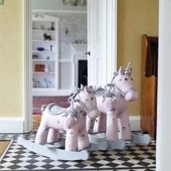 Little Bird Told Me - Celeste & Fae - Hobbelpaard - Roze - Vanaf 12 Maanden -babygyms Winkel 550x732 4