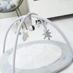 Baby's Only Rond Baby Speelkleed Met Boog - Baby Gym - Playmat - Speelmat - Zilvergrijs/Grijs/Wit - 87 Cm - Gebreide Figuurtjes 13 Baby's Only Rond Baby Speelkleed Met Boog - Baby Gym - Playmat - Speelmat - Zilvergrijs/Grijs/Wit - 87 Cm - Gebreide Figuurtjes -babygyms Winkel 550x823 15