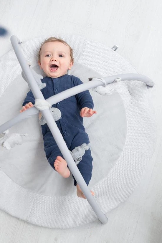 Baby's Only Rond Baby Speelkleed Met Boog - Baby Gym - Playmat - Speelmat - Zilvergrijs/Grijs/Wit - 87 Cm - Gebreide Figuurtjes 4 Baby's Only Rond Baby Speelkleed Met Boog - Baby Gym - Playmat - Speelmat - Zilvergrijs/Grijs/Wit - 87 Cm - Gebreide Figuurtjes - Afbeelding 4